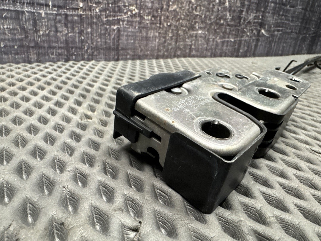 Замок капота, 1630 рублей, Красноярск