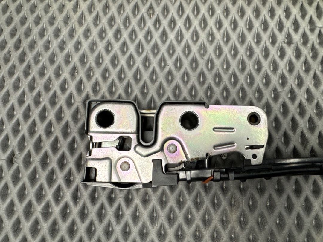 Замок капота, 1630 рублей, Красноярск