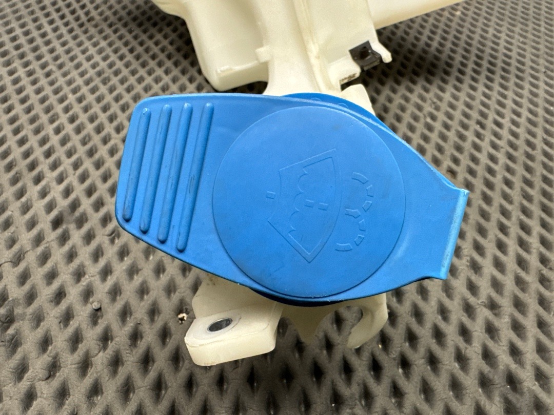 Бачок омывателя, 3370 рублей, Красноярск