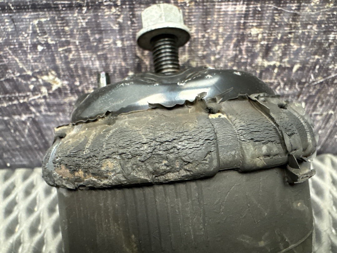 Подушка двигателя, 6860 рублей, Красноярск