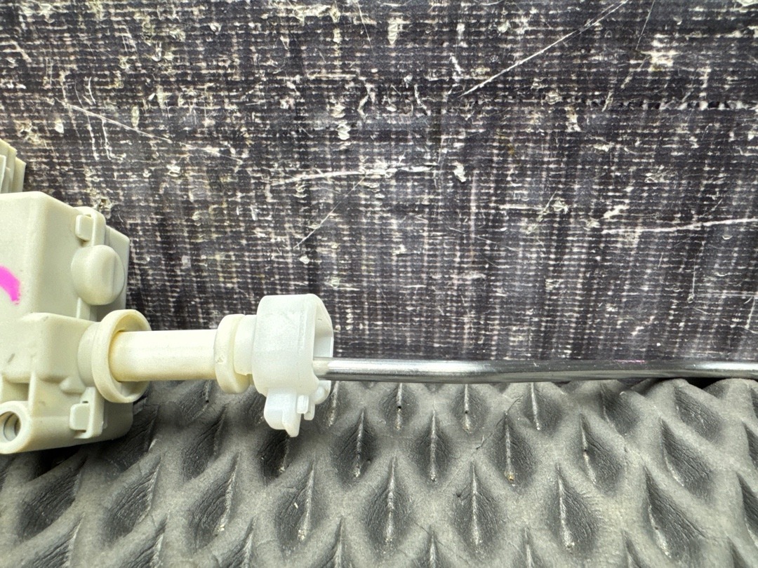 Замок лючка бензобака, 1420 рублей, Красноярск