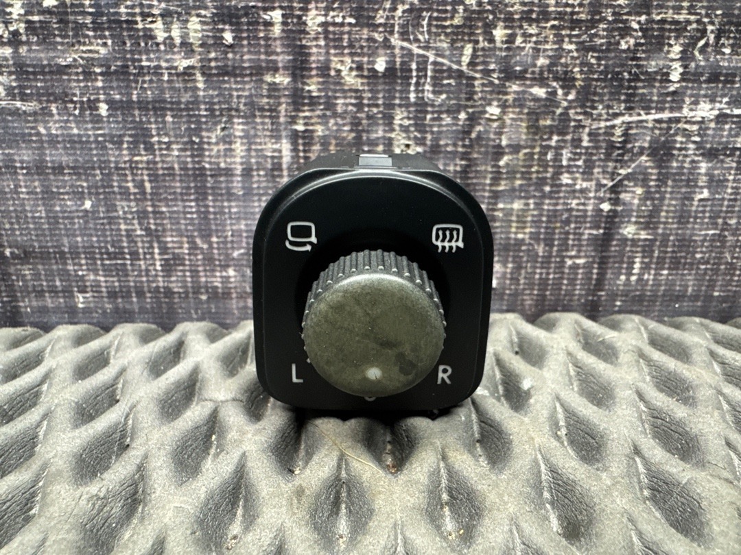 Кнопка регулировки зеркал, 1270 рублей, Красноярск