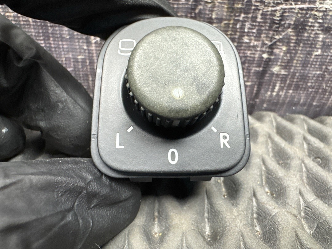 Кнопка регулировки зеркал, 1270 рублей, Красноярск