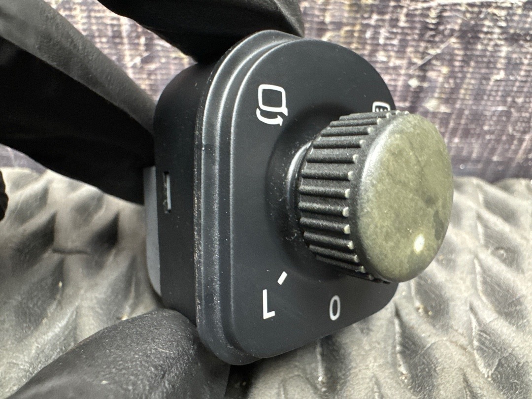 Кнопка регулировки зеркал, 1270 рублей, Красноярск