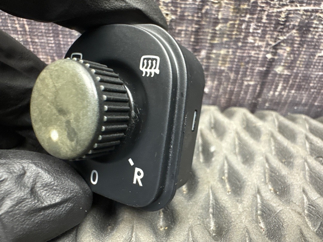 Кнопка регулировки зеркал, 1270 рублей, Красноярск