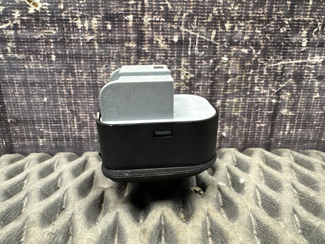 Кнопка регулировки зеркал, 1270 рублей, Красноярск