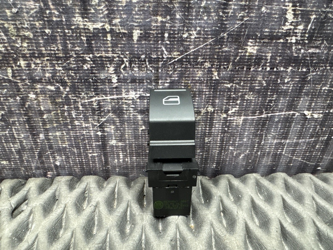 Кнопка стеклоподъемника, 730 рублей, Красноярск