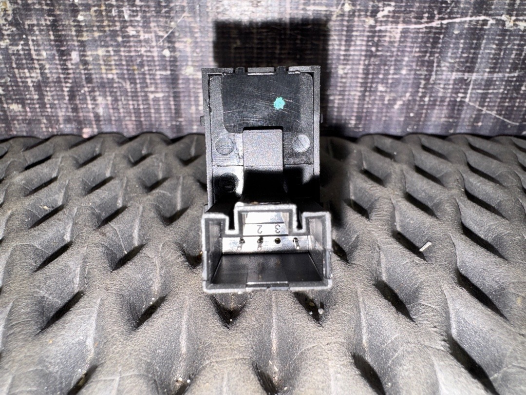 Кнопка стеклоподъемника, 730 рублей, Красноярск