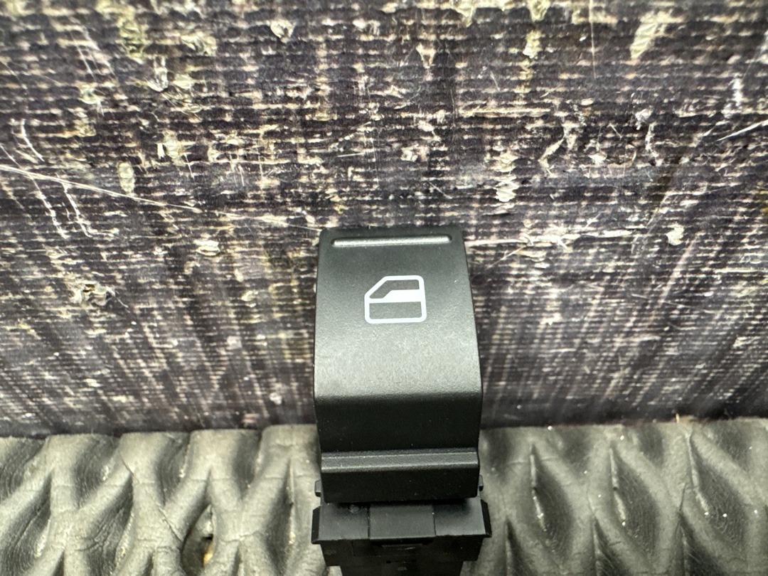 Кнопка стеклоподъемника, 730 рублей, Красноярск