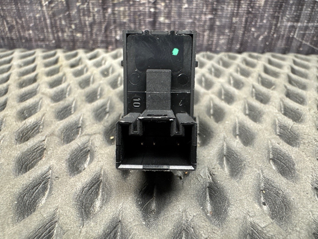 Кнопка стеклоподъемника, 730 рублей, Красноярск