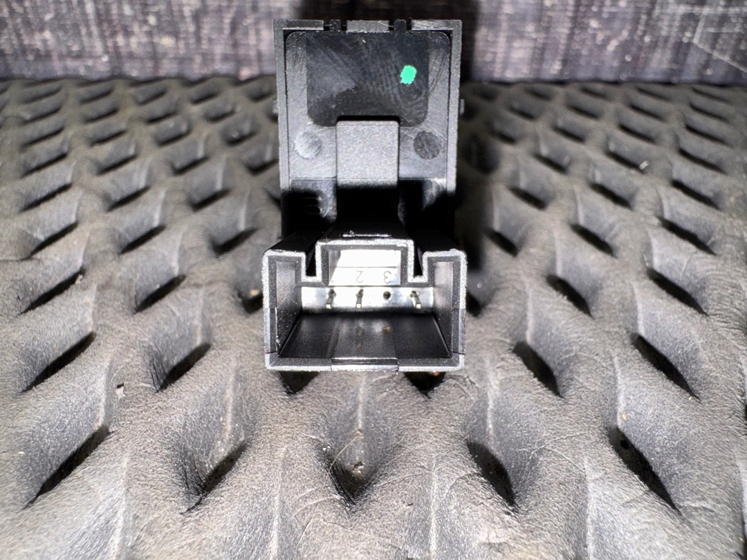 Кнопка стеклоподъемника, 730 рублей, Красноярск