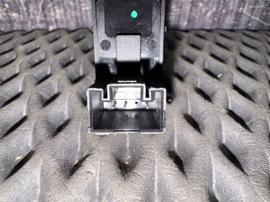 Кнопка стеклоподъемника, 730 рублей, Красноярск