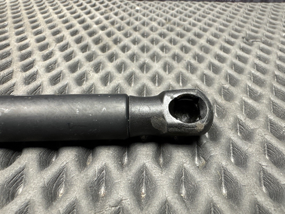 Амортизатор капота, 1210 рублей, Красноярск