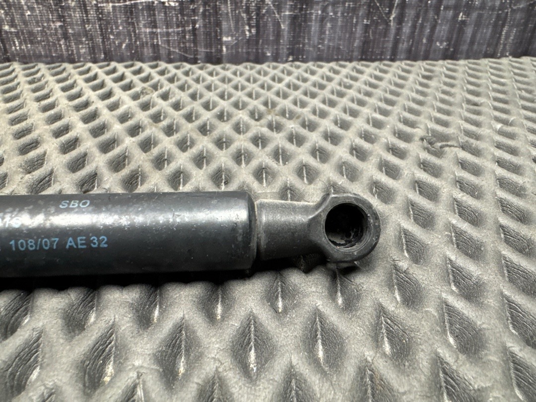 Амортизатор багажника, 880 рублей, Красноярск