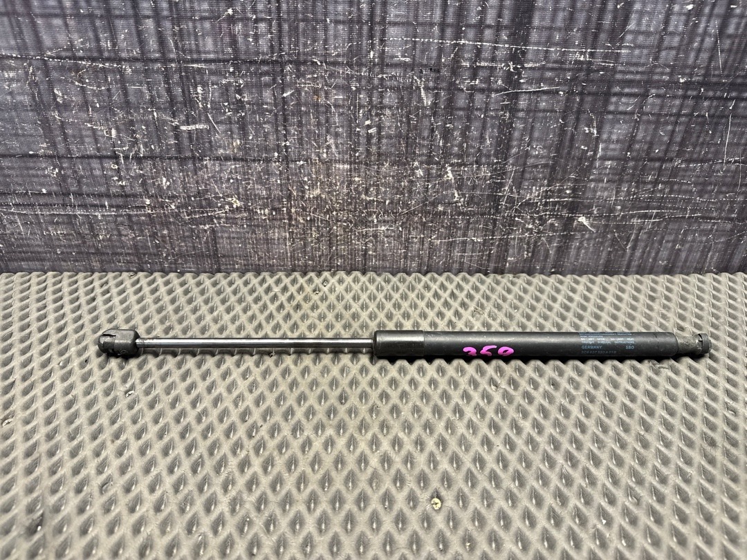 Амортизатор багажника, 880 рублей, Красноярск