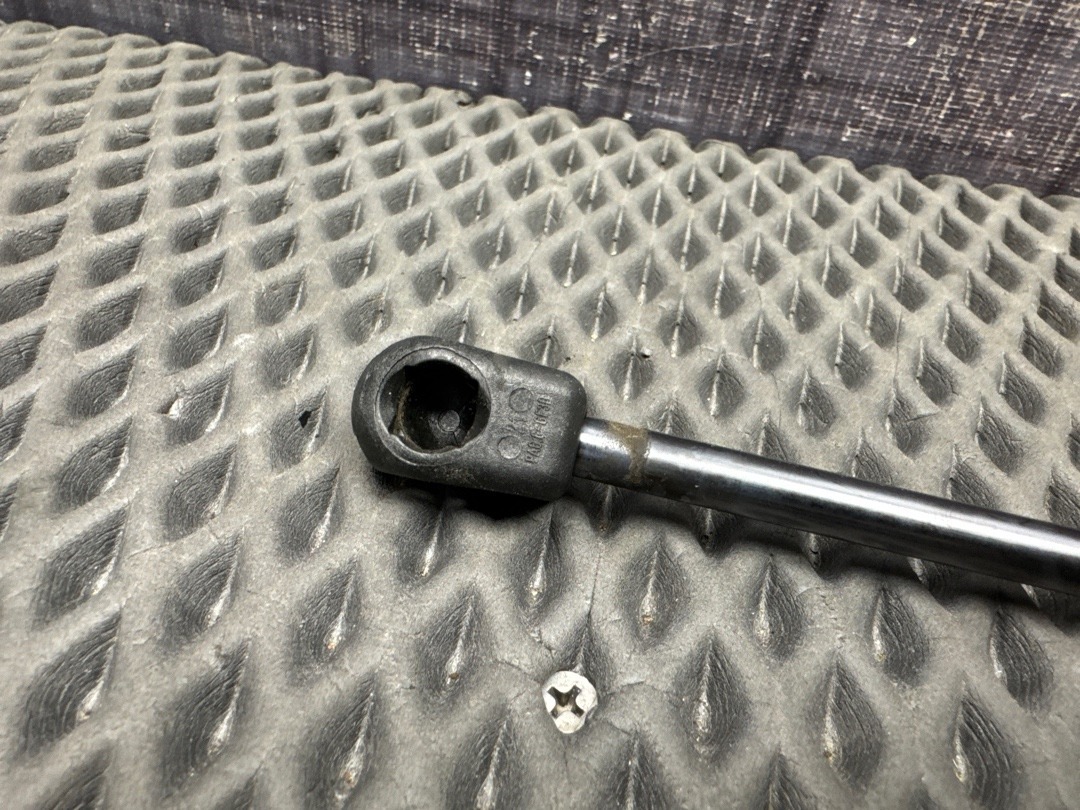 Амортизатор багажника, 880 рублей, Красноярск