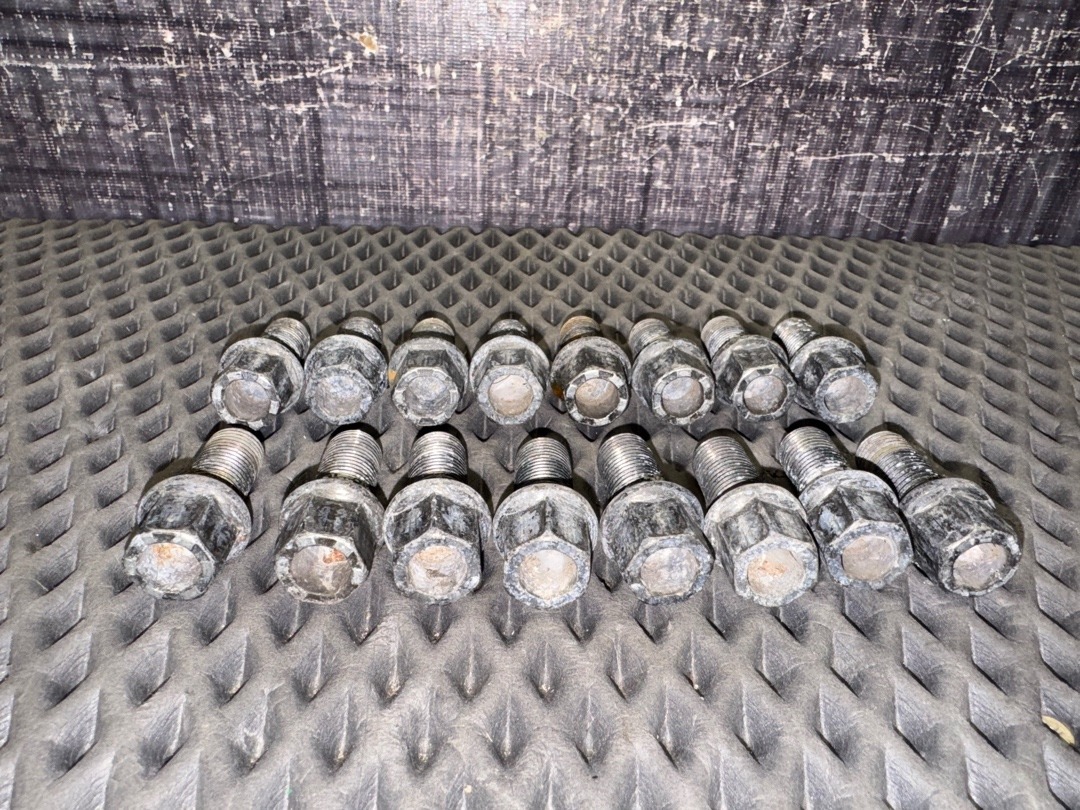 Комплект колесных болтов, 3120 рублей, Красноярск