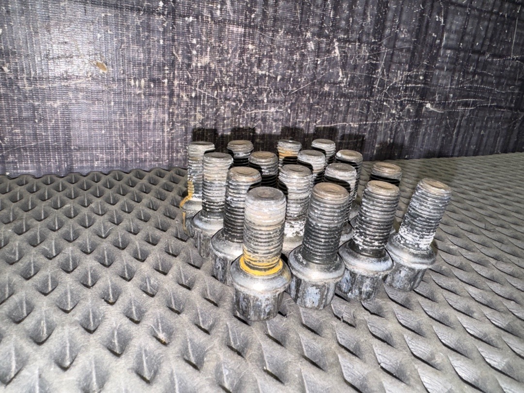 Комплект колесных болтов, 3120 рублей, Красноярск