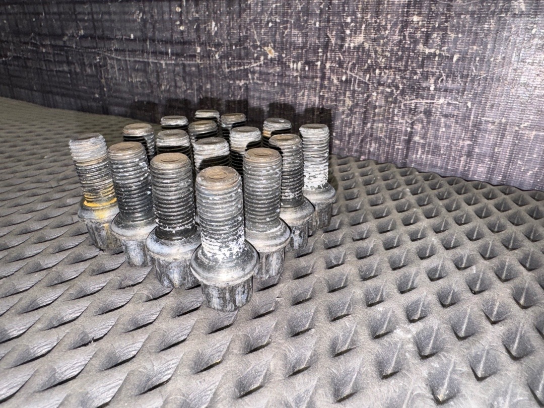 Комплект колесных болтов, 3120 рублей, Красноярск