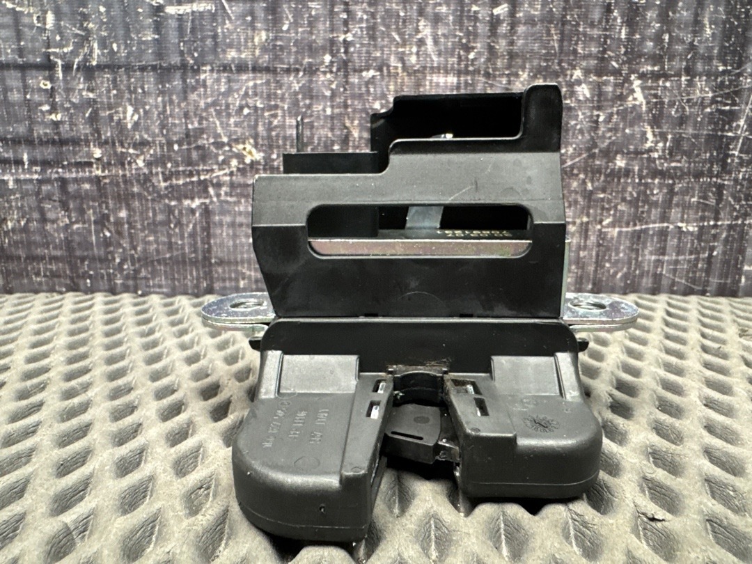 Замок багажника, 3220 рублей, Красноярск