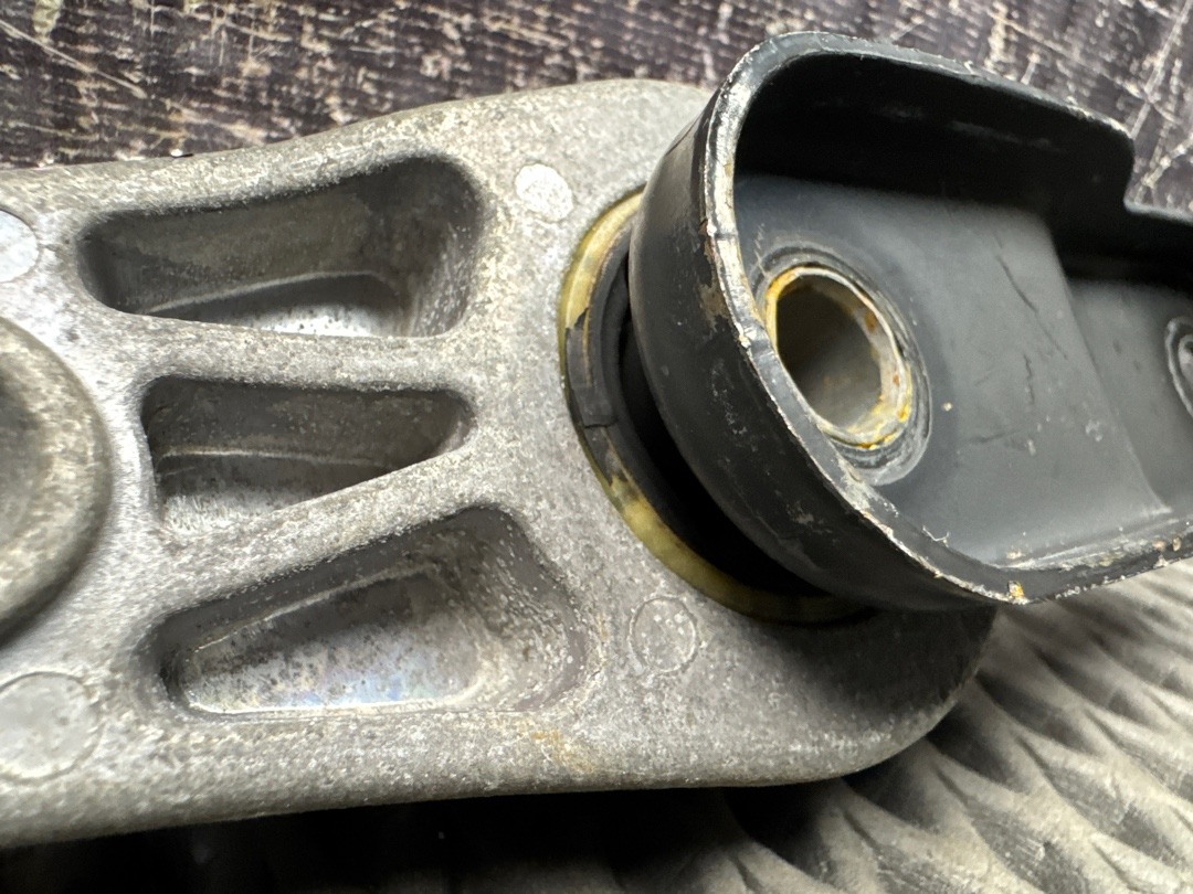 Опора двигателя, 970 рублей, Красноярск