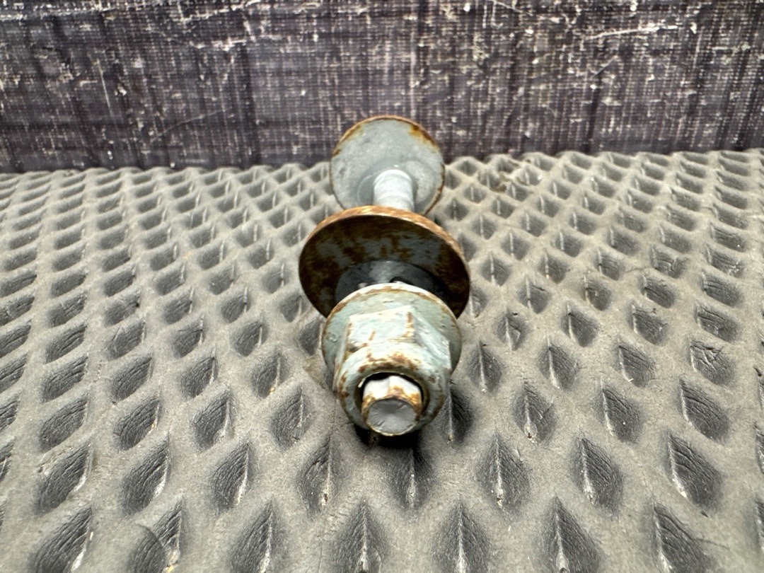 Болт развальный, 710 рублей, Красноярск