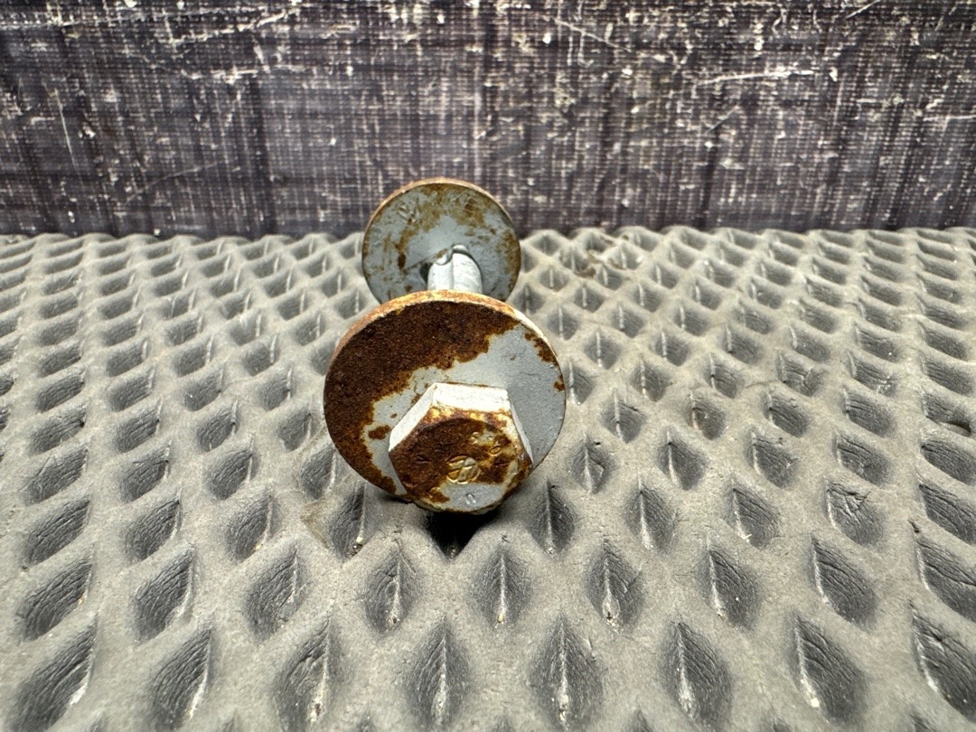 Болт развальный, 710 рублей, Красноярск