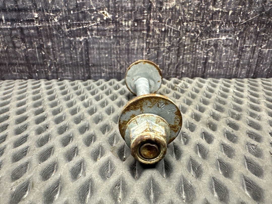 Болт развальный, 710 рублей, Красноярск