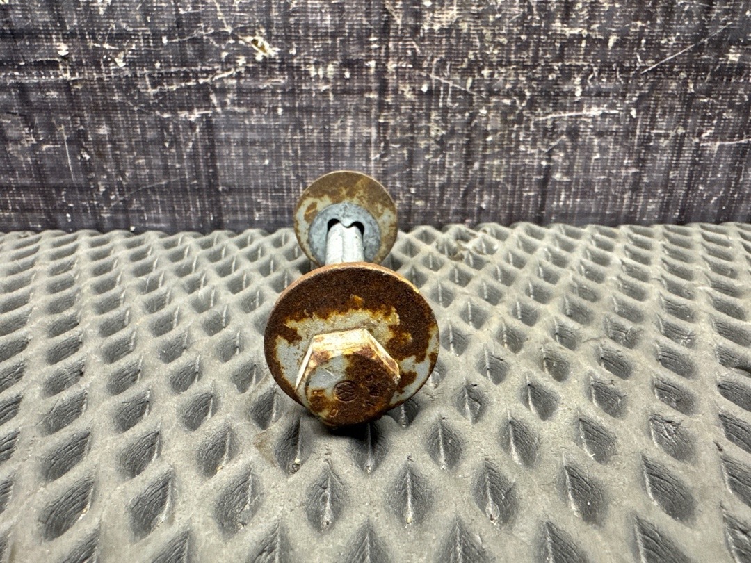 Болт развальный, 710 рублей, Красноярск