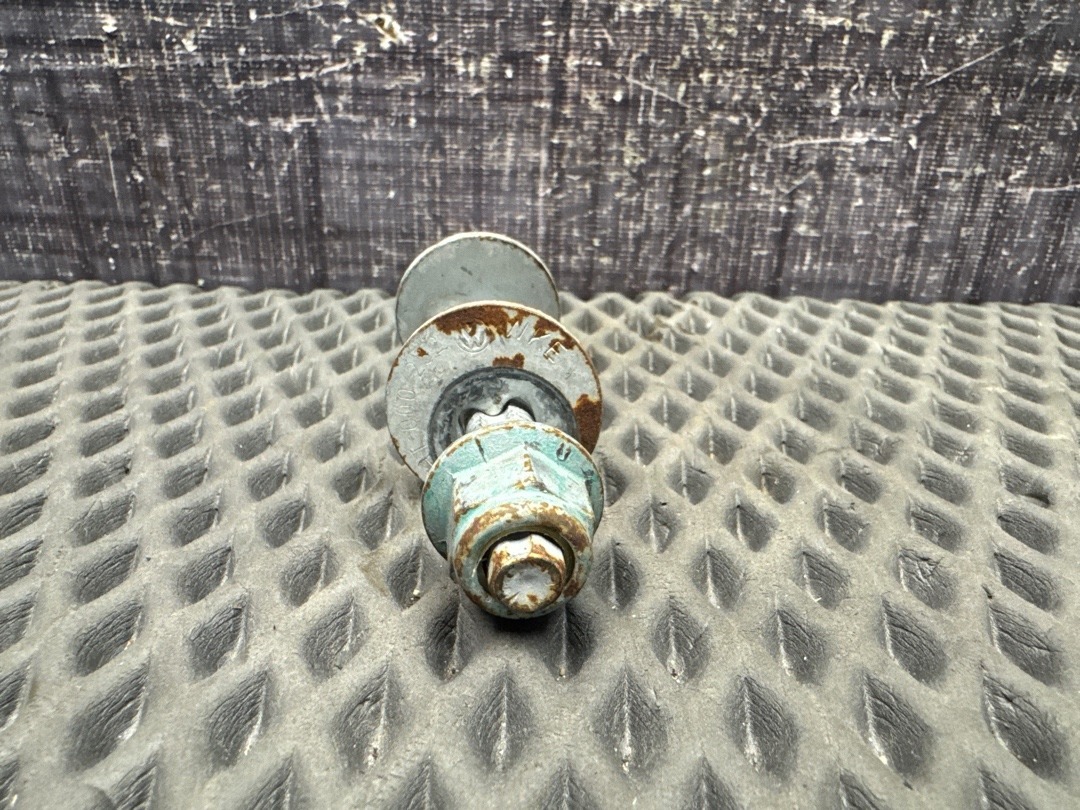 Болт развальный, 710 рублей, Красноярск