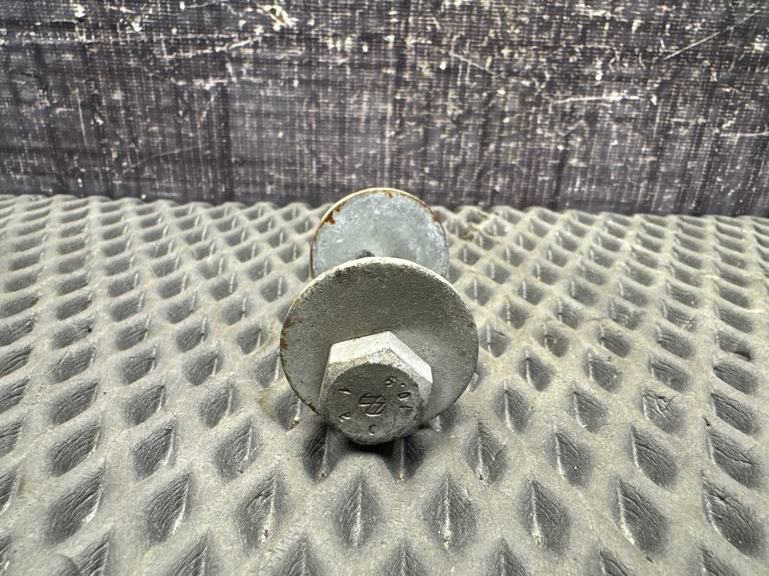 Болт развальный, 710 рублей, Красноярск