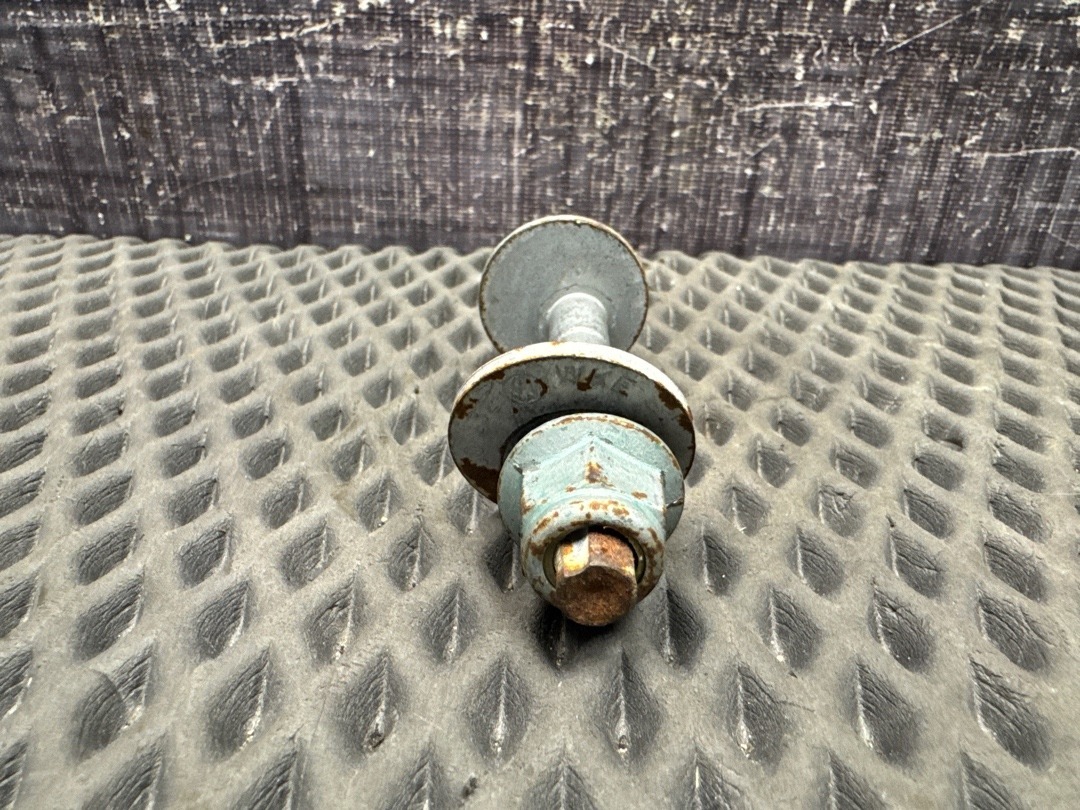 Болт развальный, 710 рублей, Красноярск