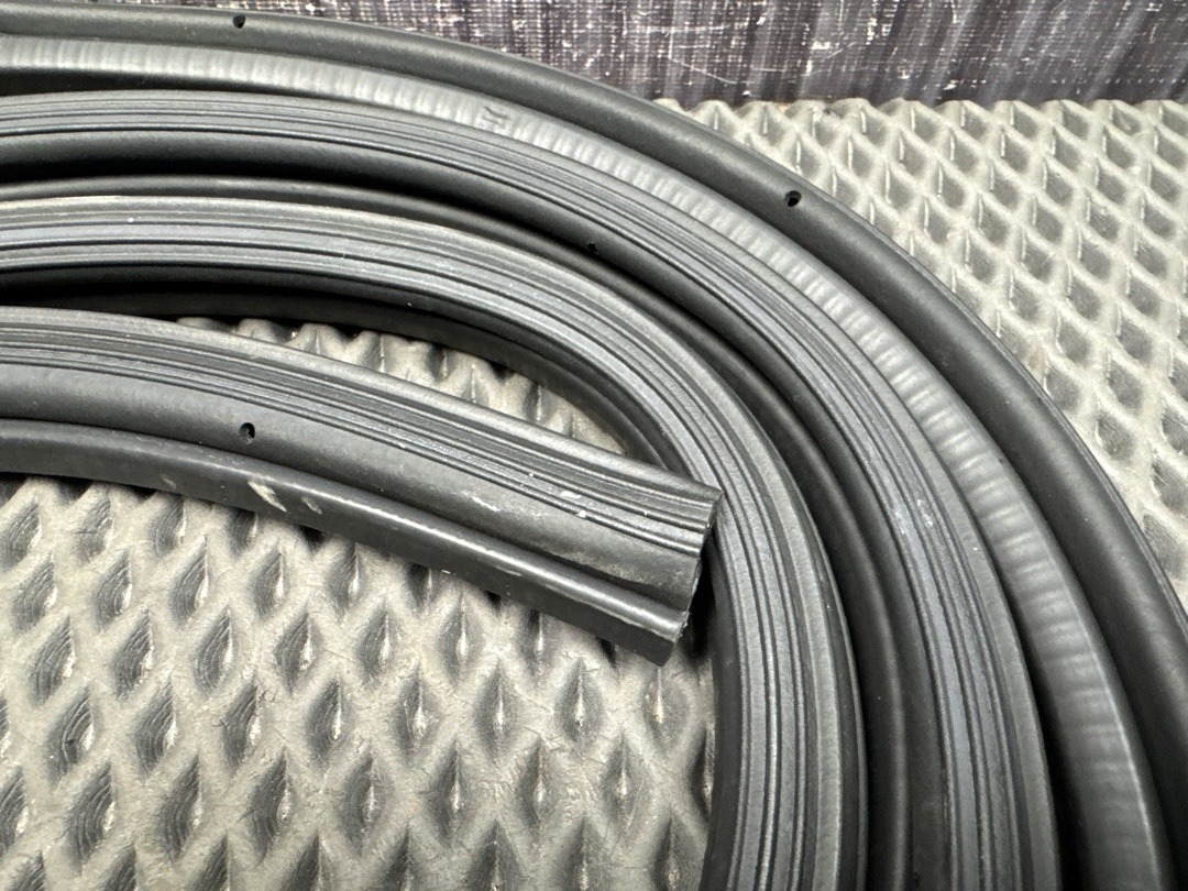 Уплотнитель крышки багажника, 1360 рублей, Красноярск