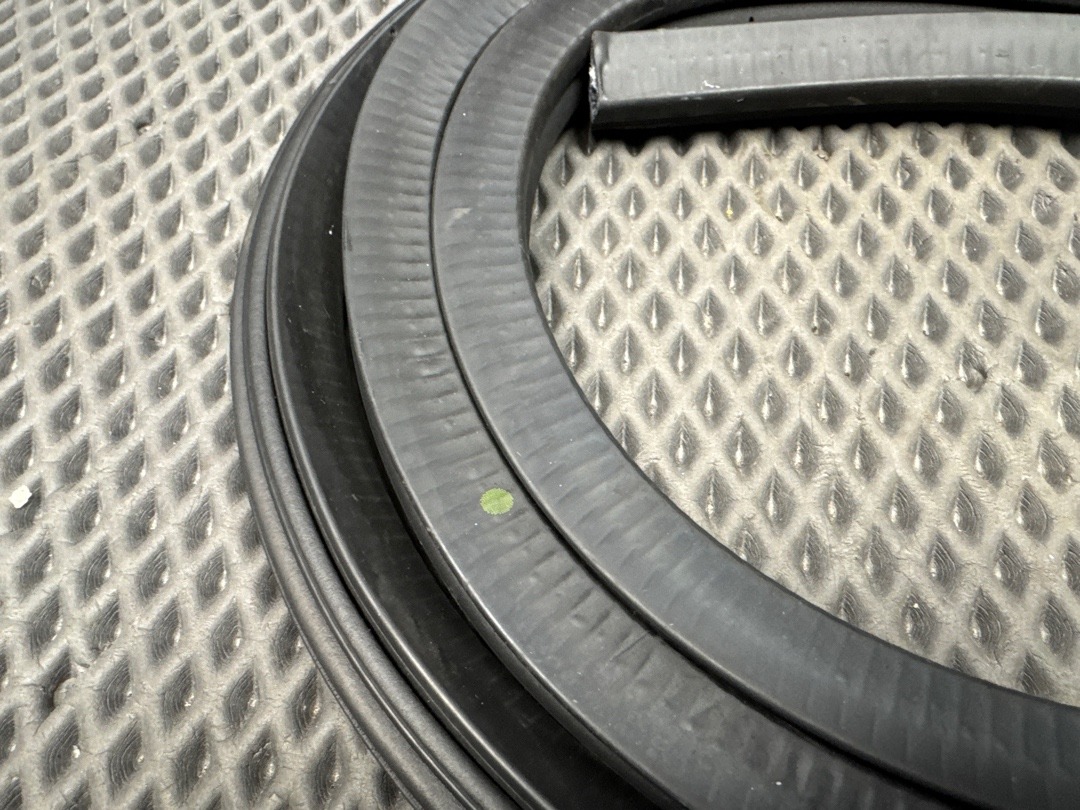 Уплотнитель крышки багажника, 1360 рублей, Красноярск