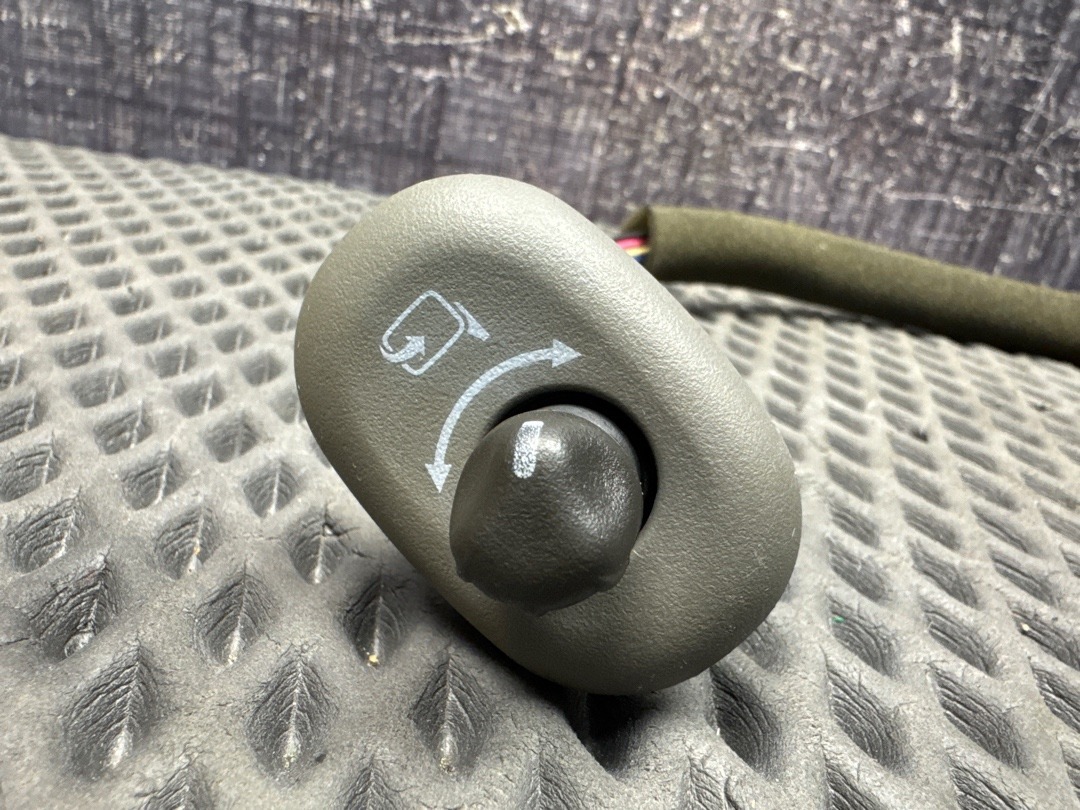 Кнопка регулировки зеркал, 1820 рублей, Красноярск