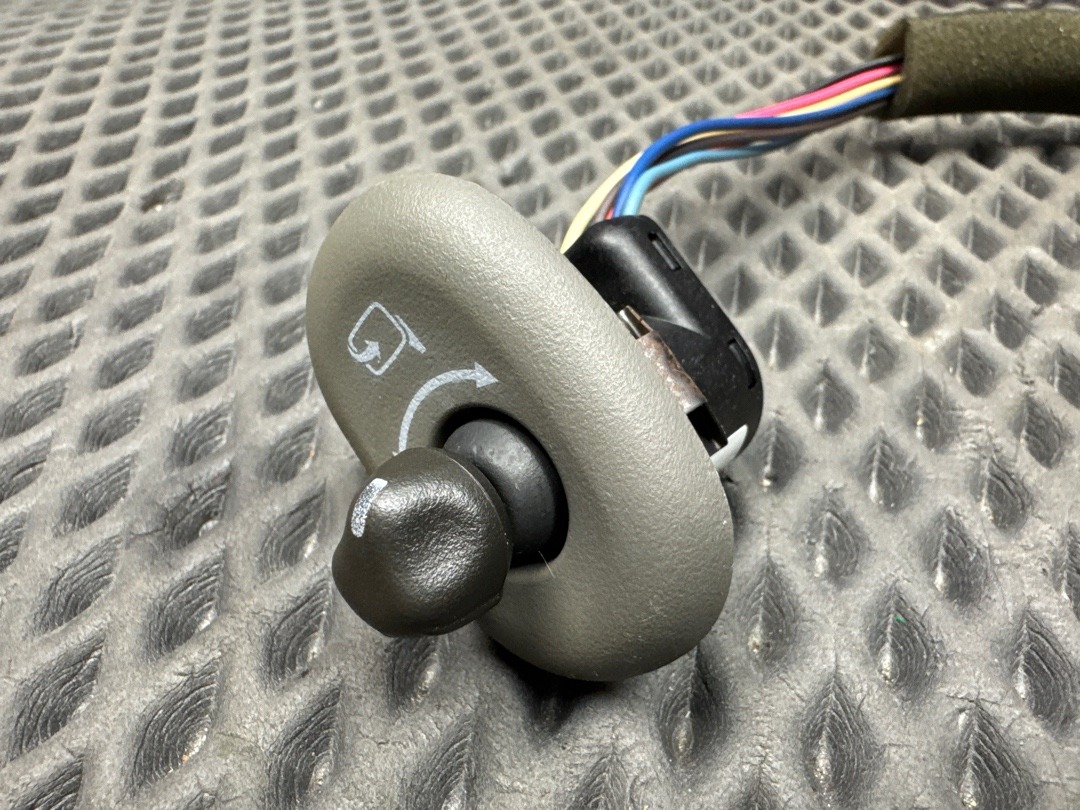 Кнопка регулировки зеркал, 1820 рублей, Красноярск