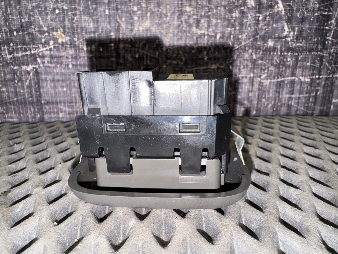 Кнопка стеклоподъемника, 550 рублей, Красноярск