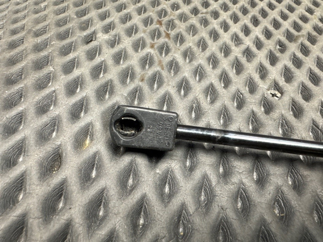 Амортизатор багажника, 2110 рублей, Красноярск