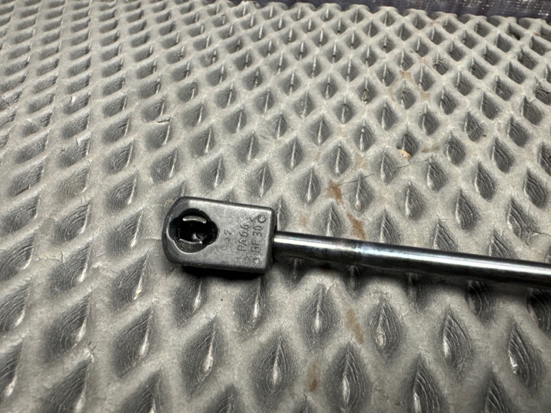 Амортизатор багажника, 2110 рублей, Красноярск