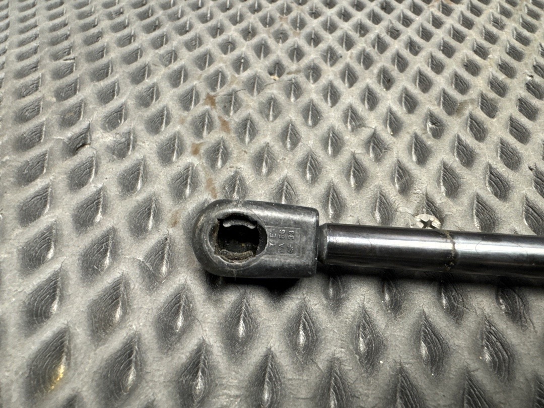 Амортизатор багажника, 2840 рублей, Красноярск