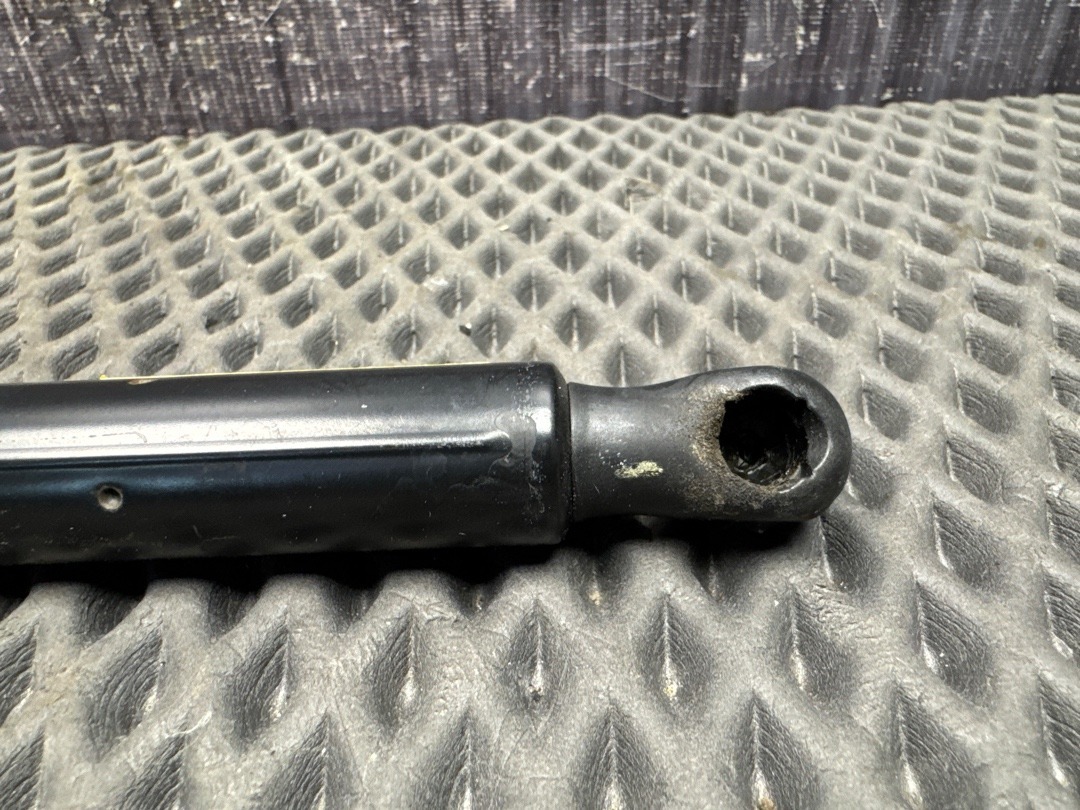 Амортизатор багажника, 2840 рублей, Красноярск