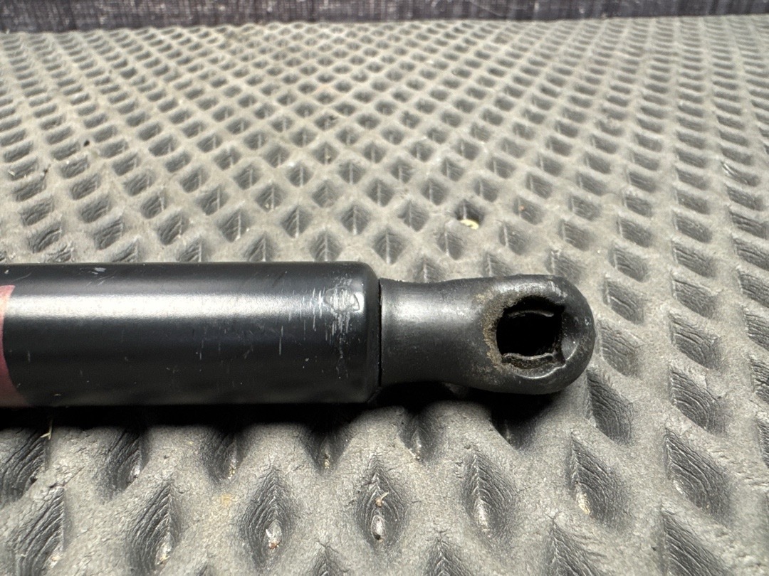 Амортизатор багажника, 2840 рублей, Красноярск