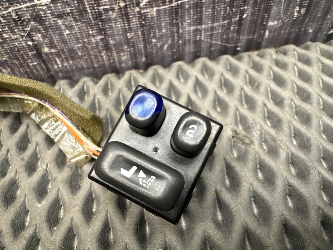 Кнопка памяти сиденья, 620 рублей, Красноярск