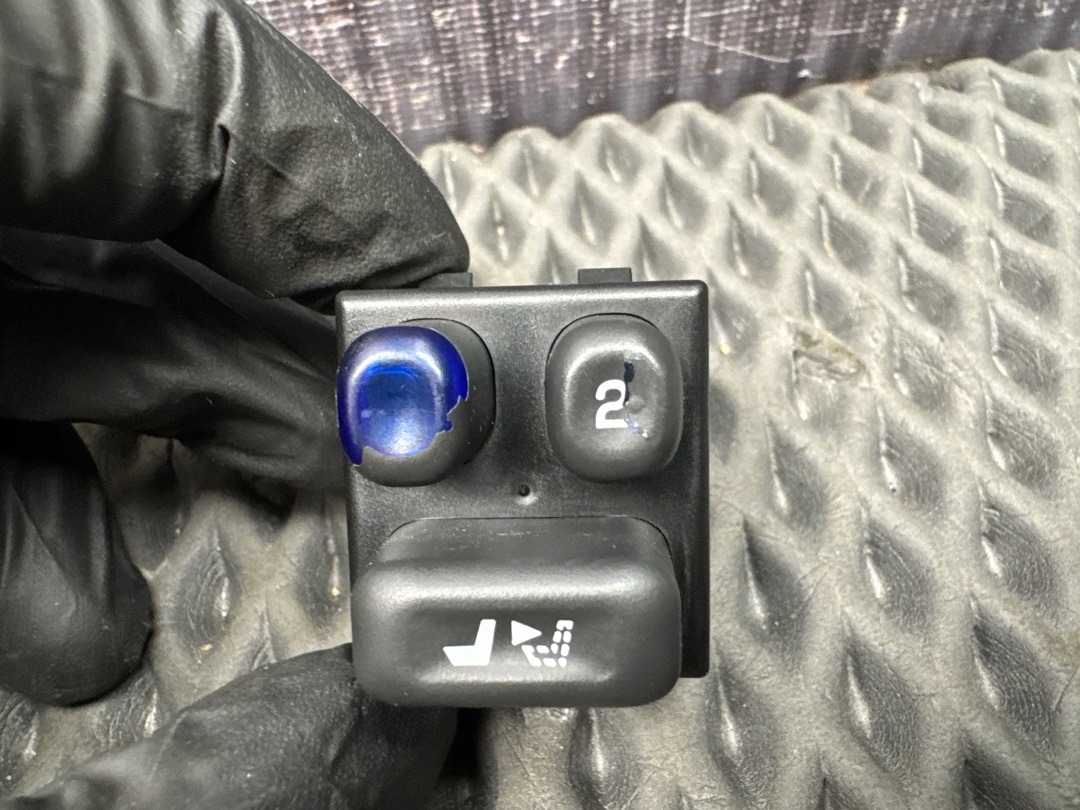 Кнопка памяти сиденья, 620 рублей, Красноярск