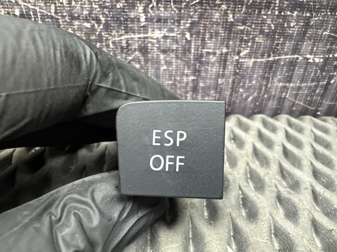 Кнопка ESP, 970 рублей, Красноярск