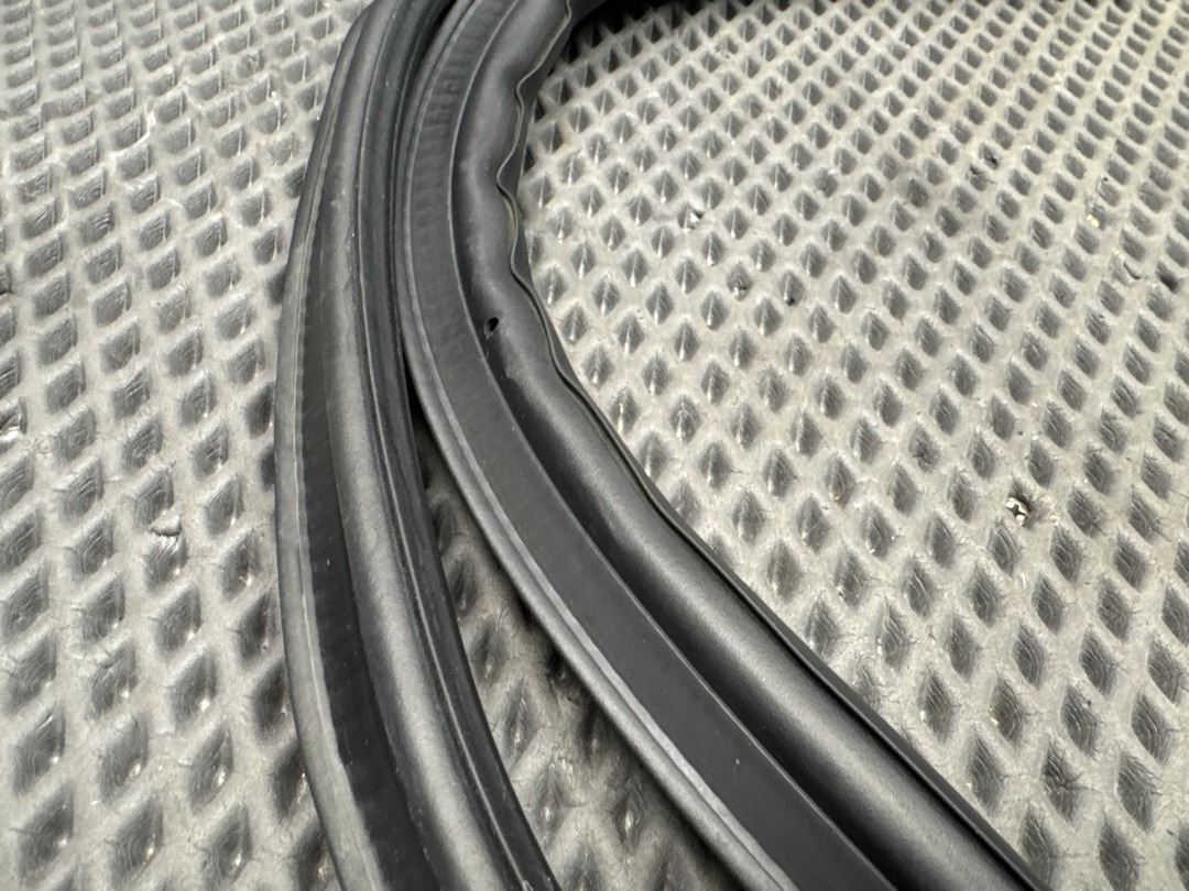 Уплотнитель крышки багажника, 1060 рублей, Красноярск