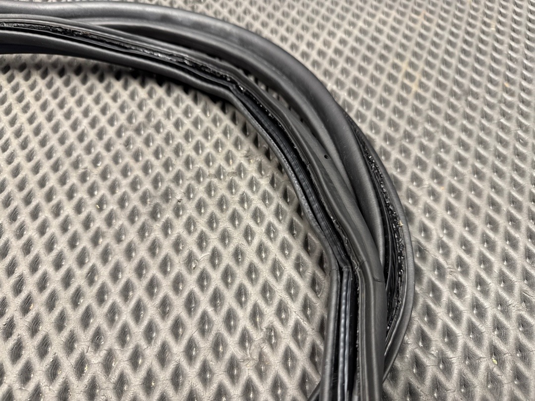 Уплотнитель крышки багажника, 1060 рублей, Красноярск