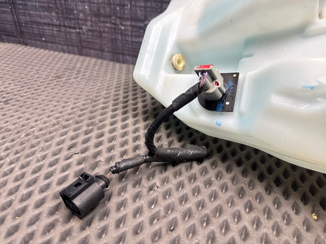 Бачок омывателя, 6460 рублей, Красноярск