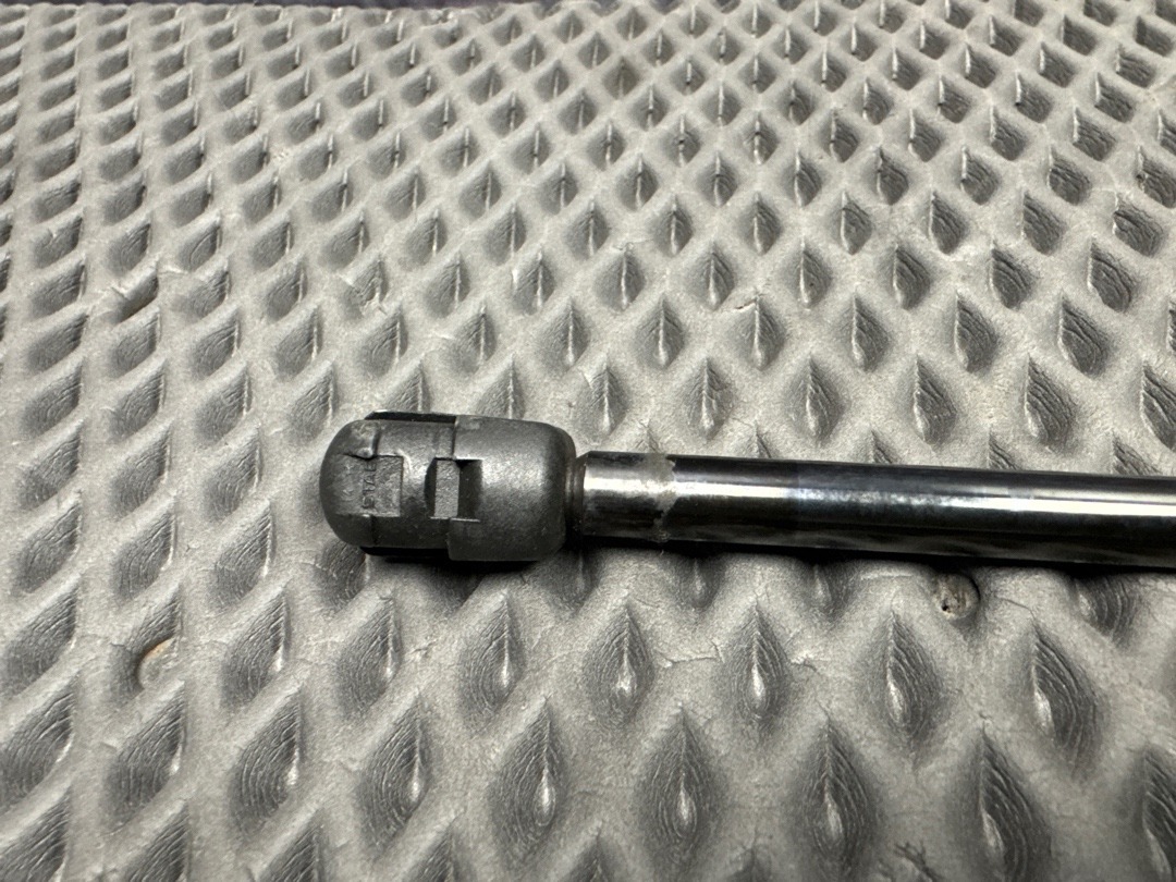 Амортизатор багажника, 3060 рублей, Красноярск