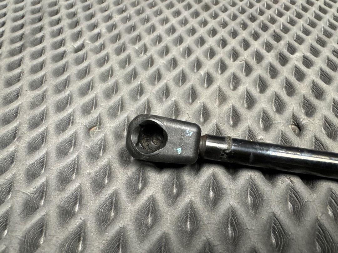 Амортизатор багажника, 3060 рублей, Красноярск